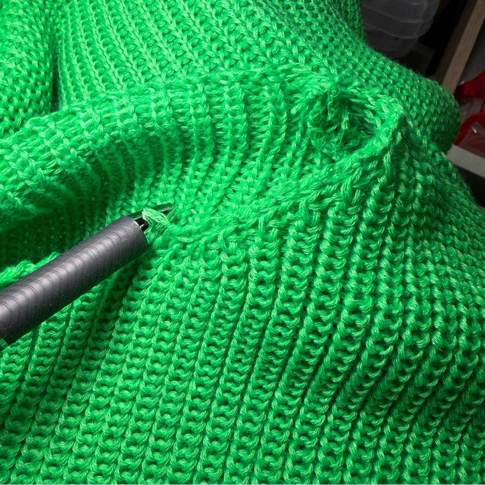 Blakeley Green Crochet Sleeve Sweater Small / medium NWOT - Picture 5 of 6